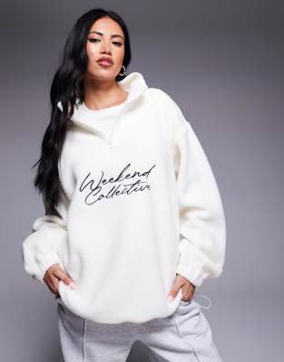 Weekend Collective - Oversize-Sweatshirt aus Teddyfell-Fleece in Creme mit halblangem Reißverschluss und Logo-Weiß