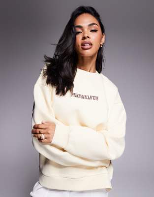 Weekend Collective - Oversize-Sweatshirt in Buttermilchgelb mit Stapel-Logo am Rücken