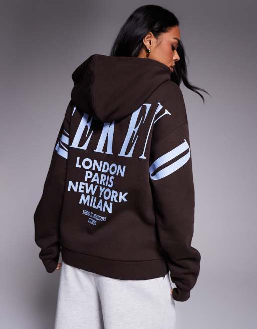 Weekend Collective - Oversized hoodie met gestapeld logo op de achterkant in chocoladebruin, 2 van 4