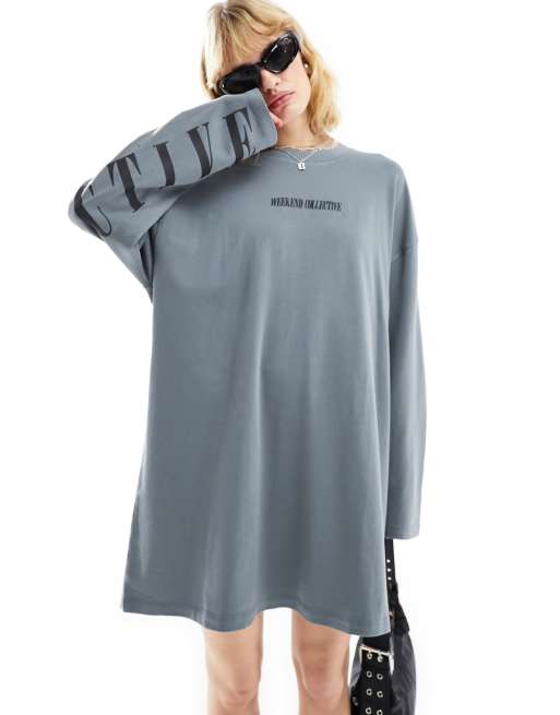 Weekend Collective - Oversized langærmet t-shirt-kjole med logo på ryggen i koksgrå vask, 2 af 4
