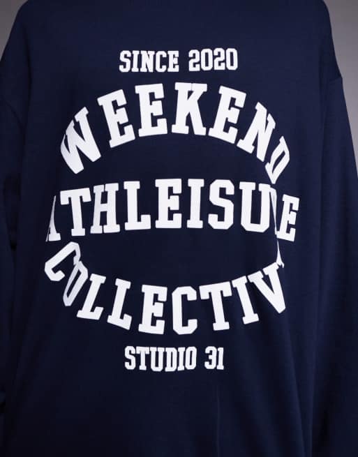 Weekend Collective - Oversized sweater met 'Athleisure' print in marineblauw, 3 van 4