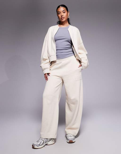 WEEKEND COLLECTIVE - Pantalon de jogging ample d'ensemble en tissu épais avec inscription brodée - Taupe