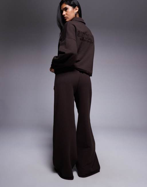 Weekend Collective - Pantalon de jogging épais d'ensemble à motif Ski Club - Chocolat, 4 de 5