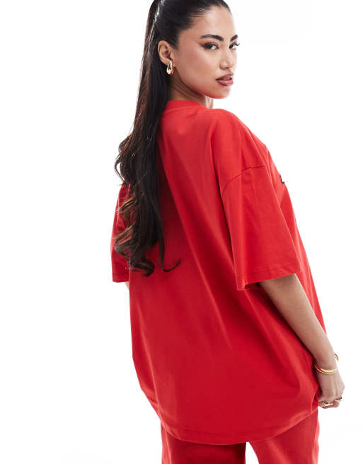 Weekend Collective – Röd t-shirt i oversize med collegelogga, 4 av 4