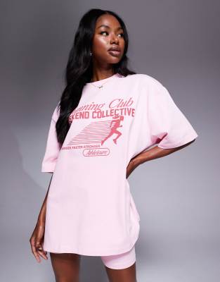 Weekend Collective - Schweres Oversize-T-Shirt in Rosa mit „Running Club"-Grafik, Kombiteil