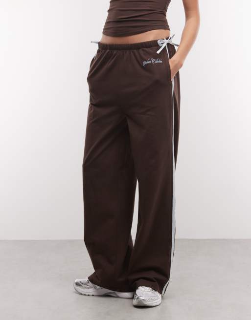 Weekend Collective set straight leg jogger with blue piping in chocolate, 3 of 5
