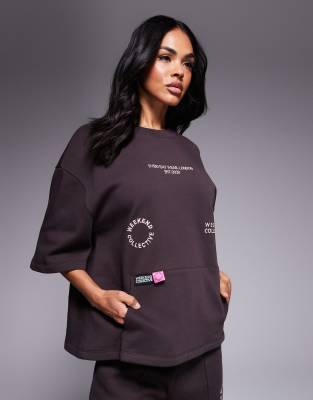 Asos Weekend Collective Weekend Collective Short Sleeve Sweatshirt With Pink Label Detail In Brown