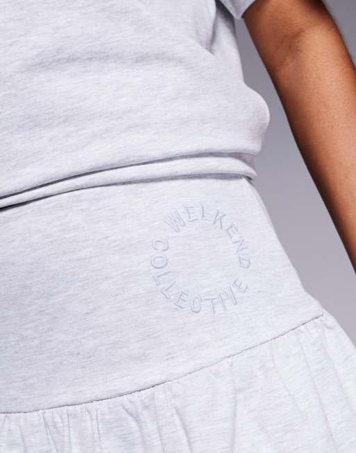 Weekend Collective – Skort in meliertem Grau mit Logo-Stickerei, Kombiteil, 2 von 5