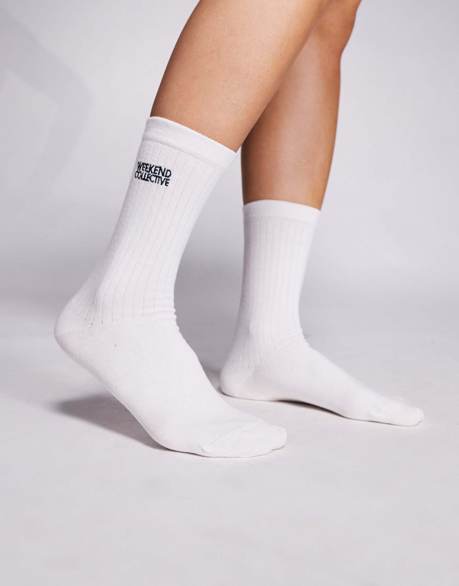 Коллективный носок выходного дня с вышитым рисунком темно-синего цвета