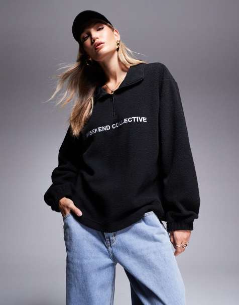 Weekend Collective - Sort fleece med logo og lynlås i halsen i imiteret lammeskind - view 1