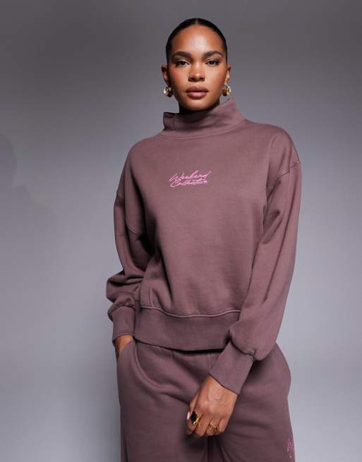 Weekend Collective - Sweat d'ensemble épais avec col cheminée et inscription manuscrite brodée - Chocolat, 4 de 4