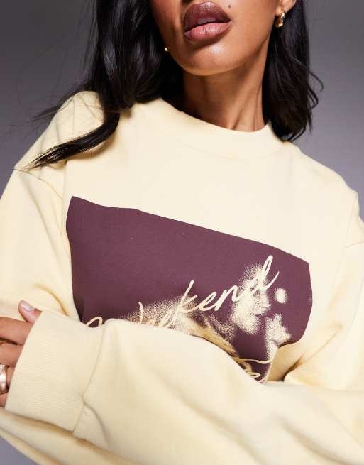 Weekend Collective – Sweatshirt in Buttermilchgelb mit Foto-Print