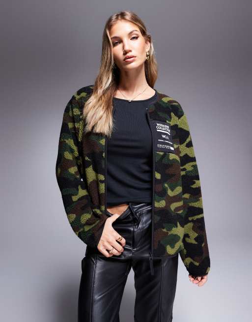 Weekend Collective - Sweatshirt med lynlås og camouflageprint i imiteret lammeskind
