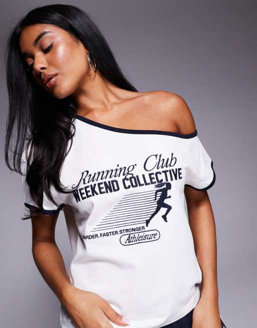 Weekend Collective - T-shirt d'ensemble à épaules dénudées avec détails contrastants et imprimé coureuse - Crème et bleu marine, 3 de 4