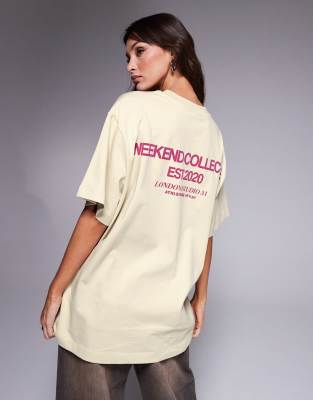 Weekend Collective - T-Shirt in Steinbeige mit Stapel-Logo-Braun