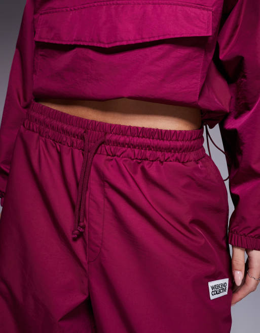 Weekend Collective – Vinröda mjukisbyxor i nylon med barrelben, del av set, 3 av 5
