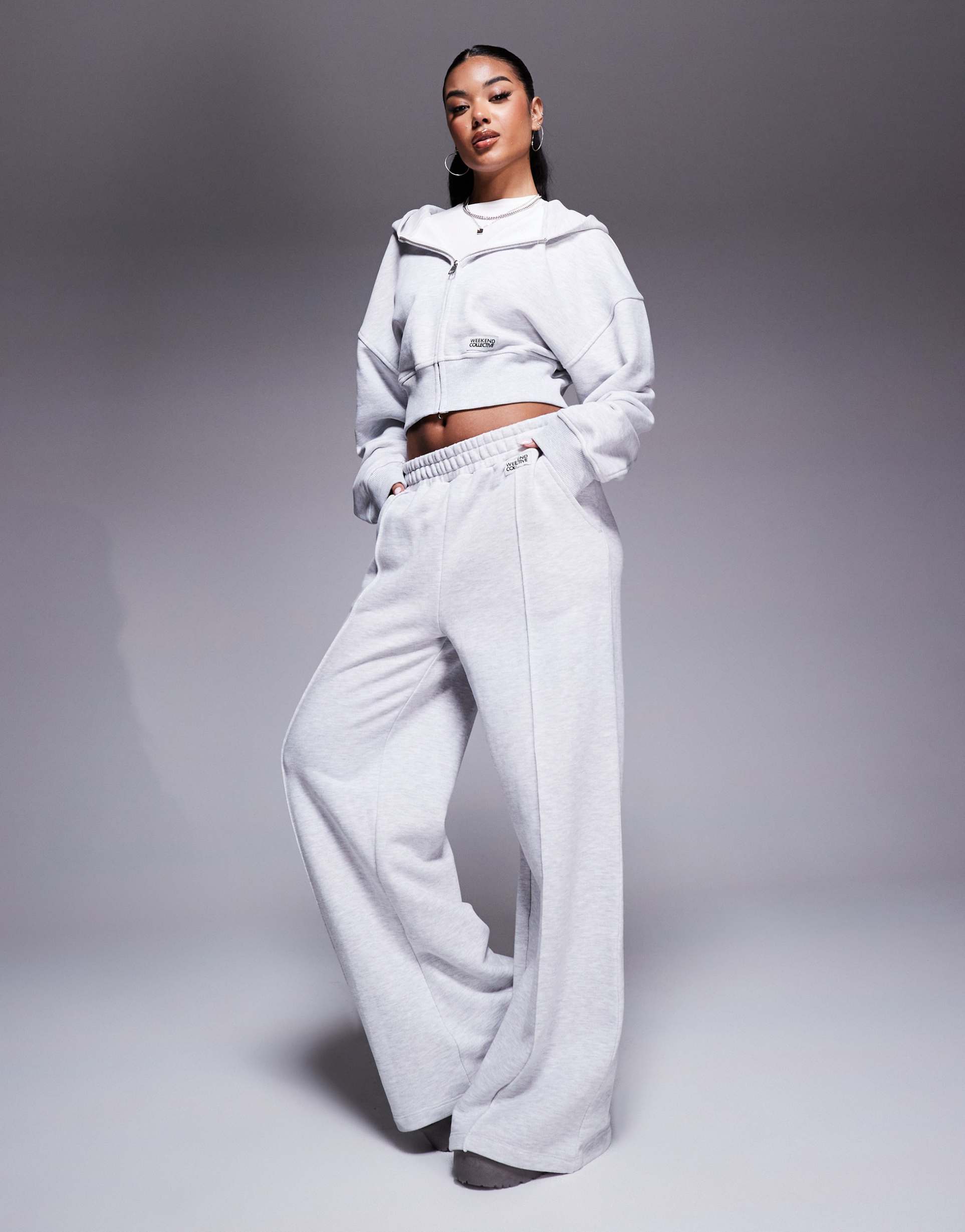 weekend collective wide leg pintuck sweatpants in gray heather