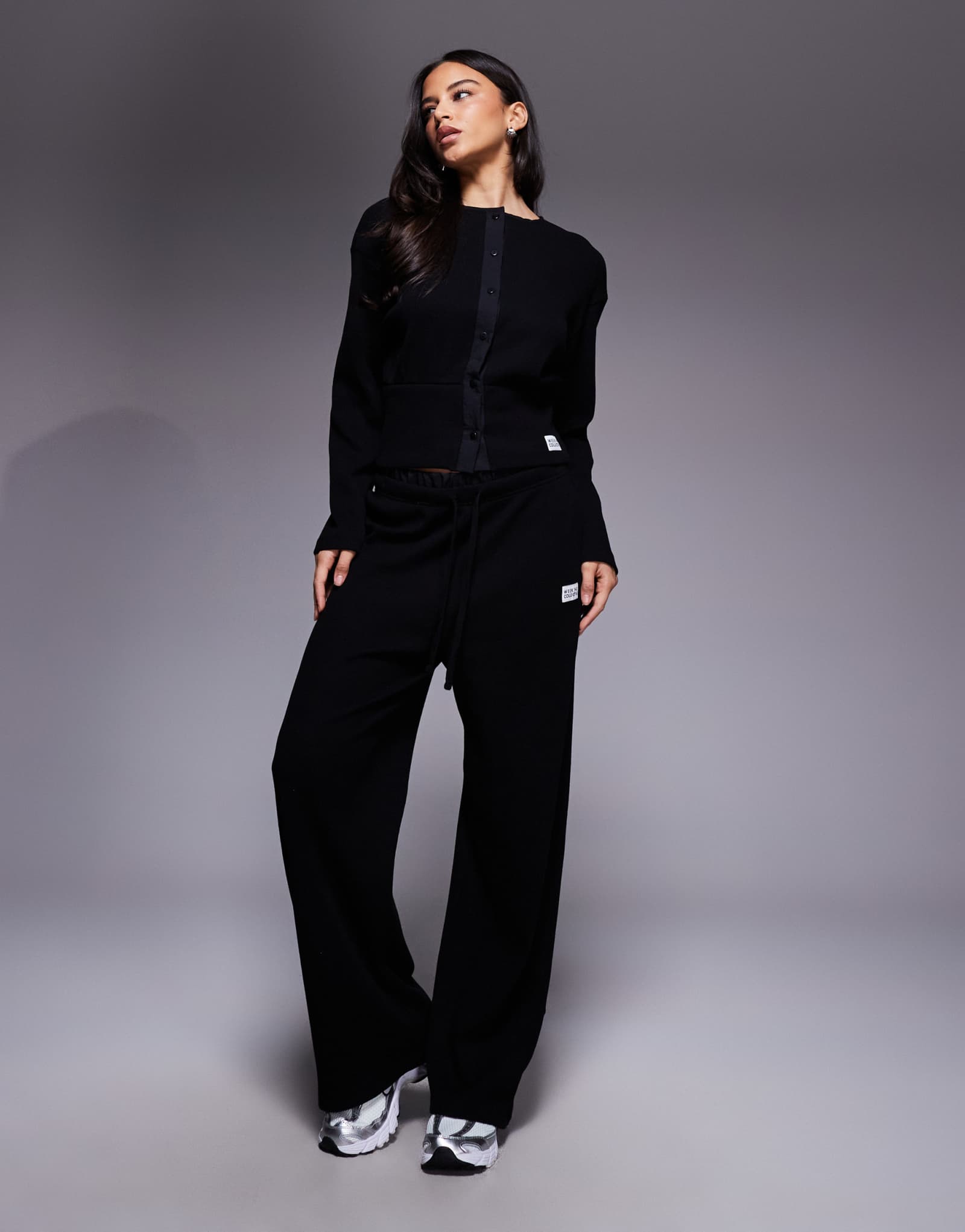 Спортивные брюки черного цвета из вафельного трикотажа с широкими штанинами Weekend Collective - часть комплекта