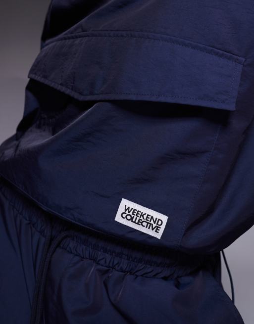 Weekend Collective – Windjacke aus Nylon in Marineblau mit Stehkragen, Kombiteil, 3 von 4