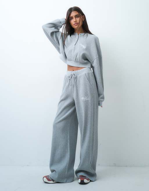Weekend Collective waffle jogger co-ord in grey, 3 z 3
