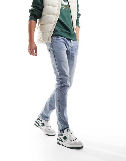WESC – Locker geschnittene Jeans in Hellblau