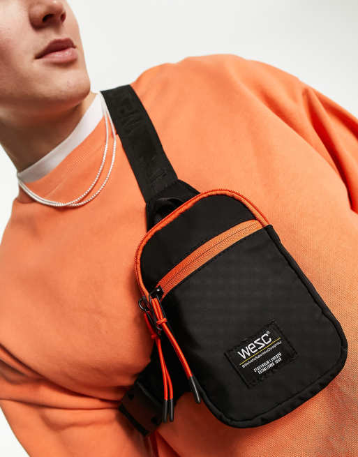 WESC – Mała czarna torebka crossbody