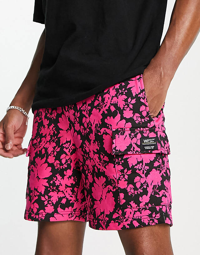 WESC - shorts in black and pink floral print