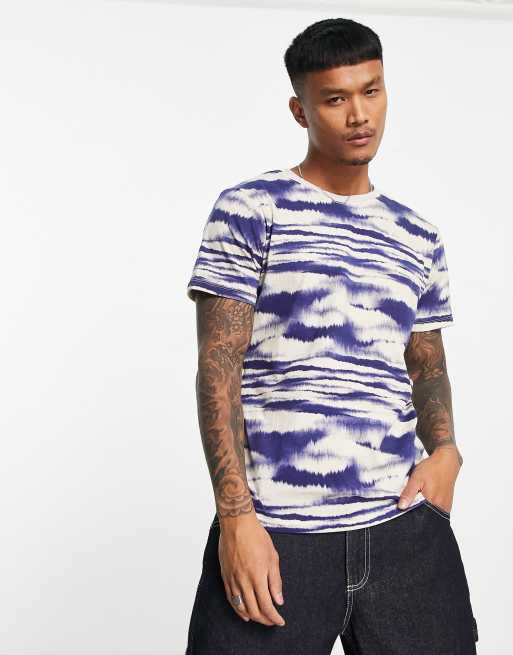 WESC – T-Shirt in Blau und Weiß gemustert