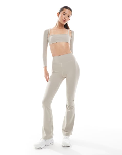 WeWoreWhat – Active – Bootcut-Leggings in Beige mit niedrigem Bund - view 1
