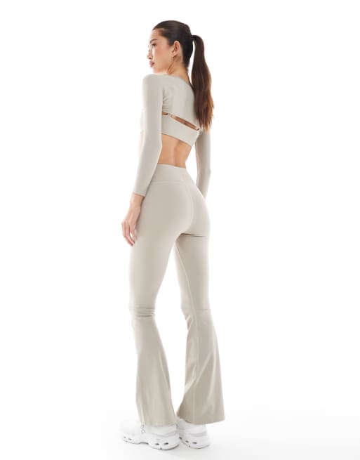 ◇KHAKIPOINT◇ Ribbed Bootcut Leggings ivory Airbrush High-Waist 7/8 Bootcut Legging - Ivory | Parallel