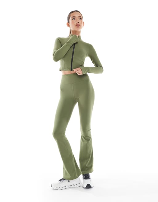 WeWoreWhat - Coordinato sportivo taglio corto color oliva con zip