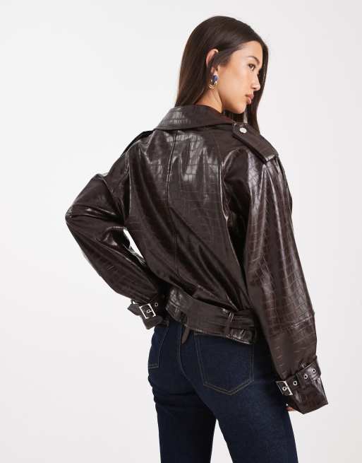WeWoreWhat - Cropped motorjack met krokodillenmotief in donkerbruin, 4 van 4