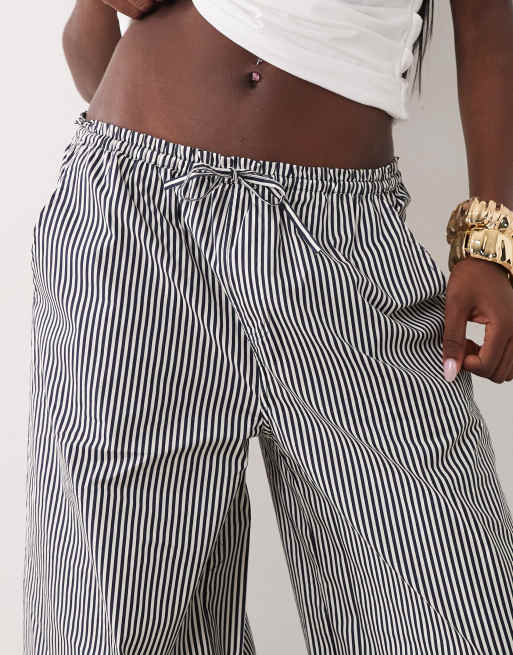 WeWoreWhat drawstring waist pull on balloon pant in navy stripe, 4 of 5