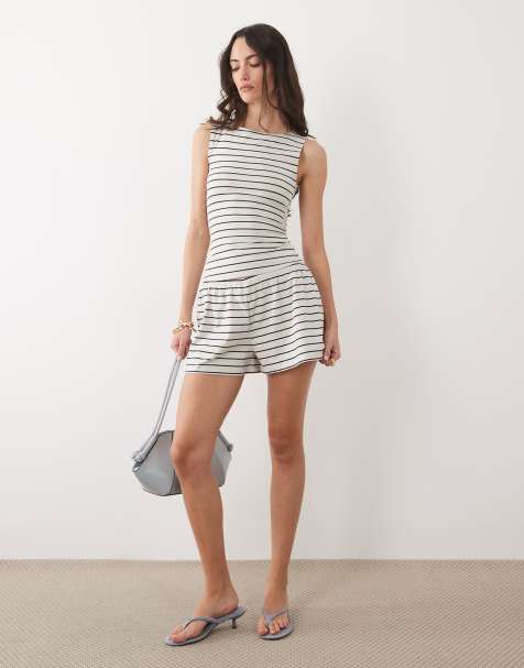 WeWoreWhat - Gebreide gestreepte korte short met elastische taille in grijs, deel van co-ord set - view 1