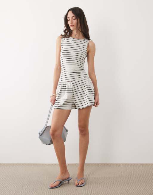 WeWoreWhat - Gebreide gestreepte korte short met elastische taille in grijs, deel van co-ord set