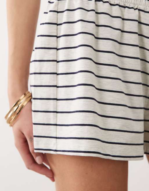 WeWoreWhat – Grårandiga, stickade shorts i dra på-modell, del av set, 5 av 5