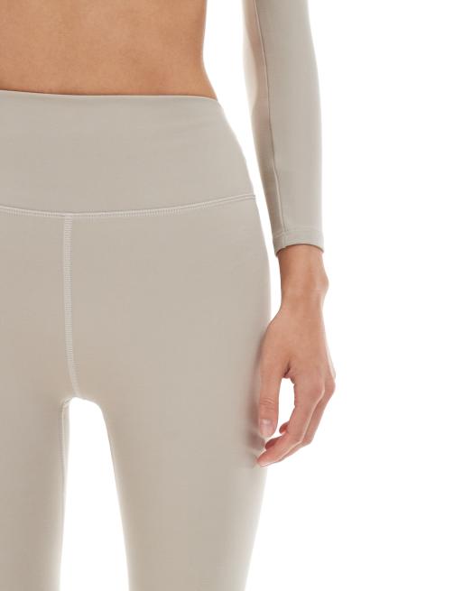 WeWoreWhat - Leggings bootcut sportivi a vita bassa beige, 3 di 5