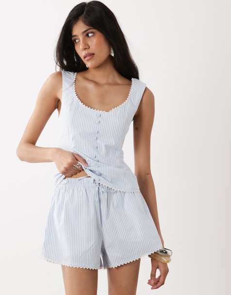 WeWoreWhat – Mix and Match – Gestreifte Shorts in Blau mit Paperbag-Bund, Kombiteil - view 1