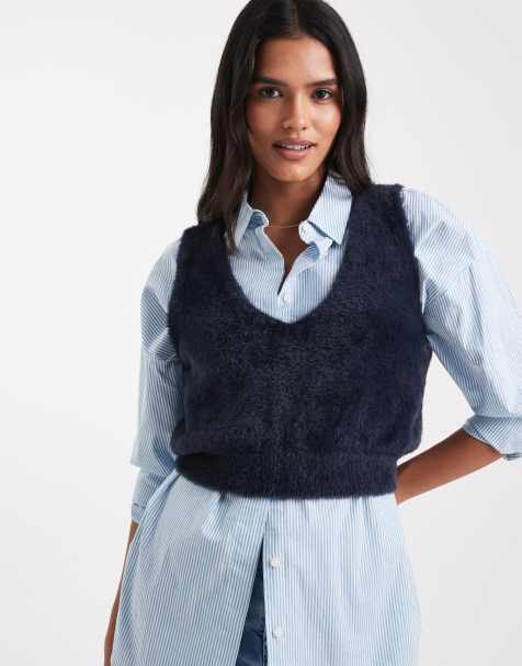 WeWoreWhat - Pull duveteux sans manches à col V - Bleu marine - view 1