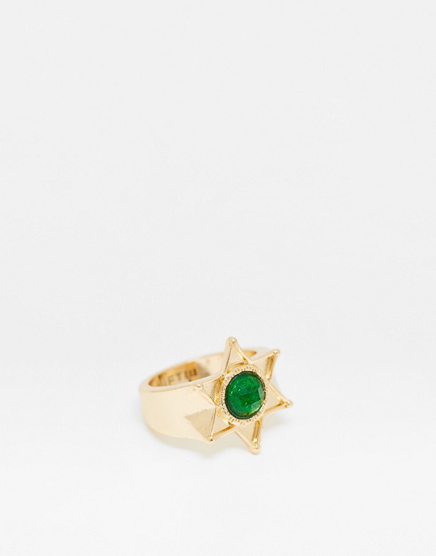 sheriffs star signet ring with green stone in gold