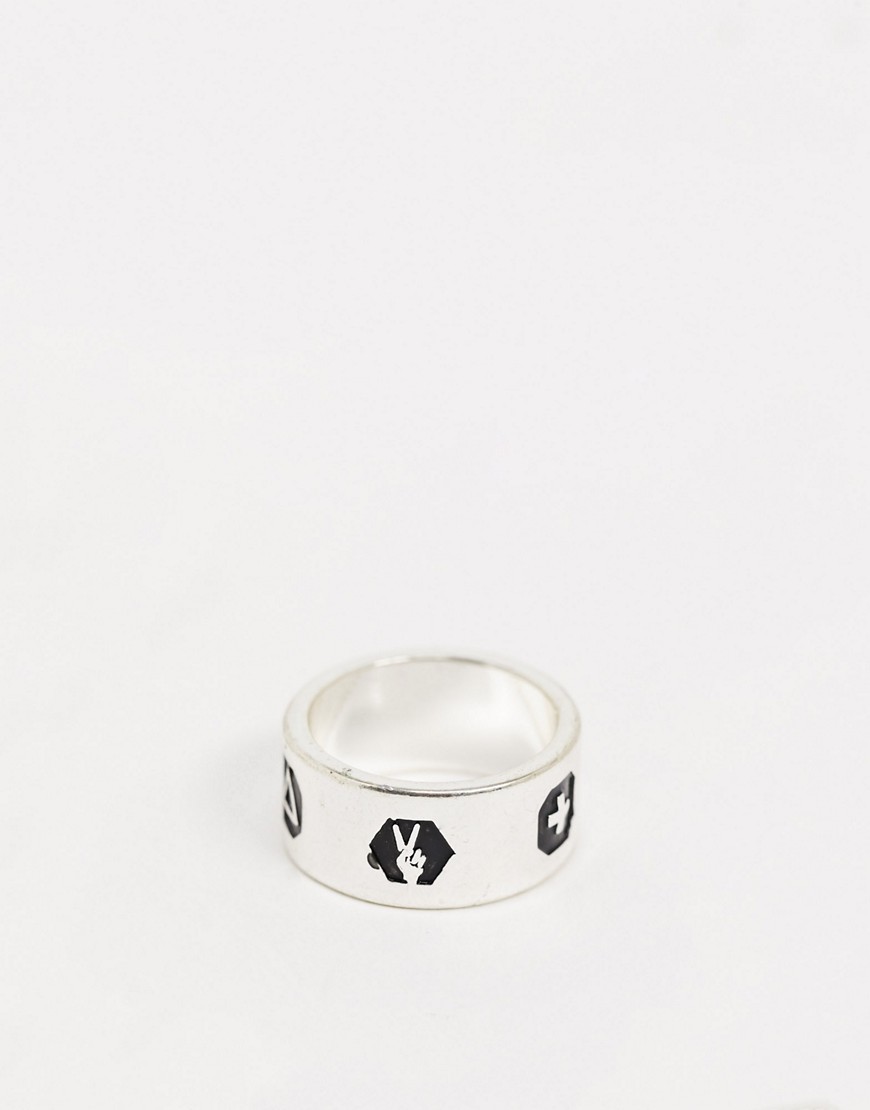 WFTW – Silverfärgad ring med graverade symobler