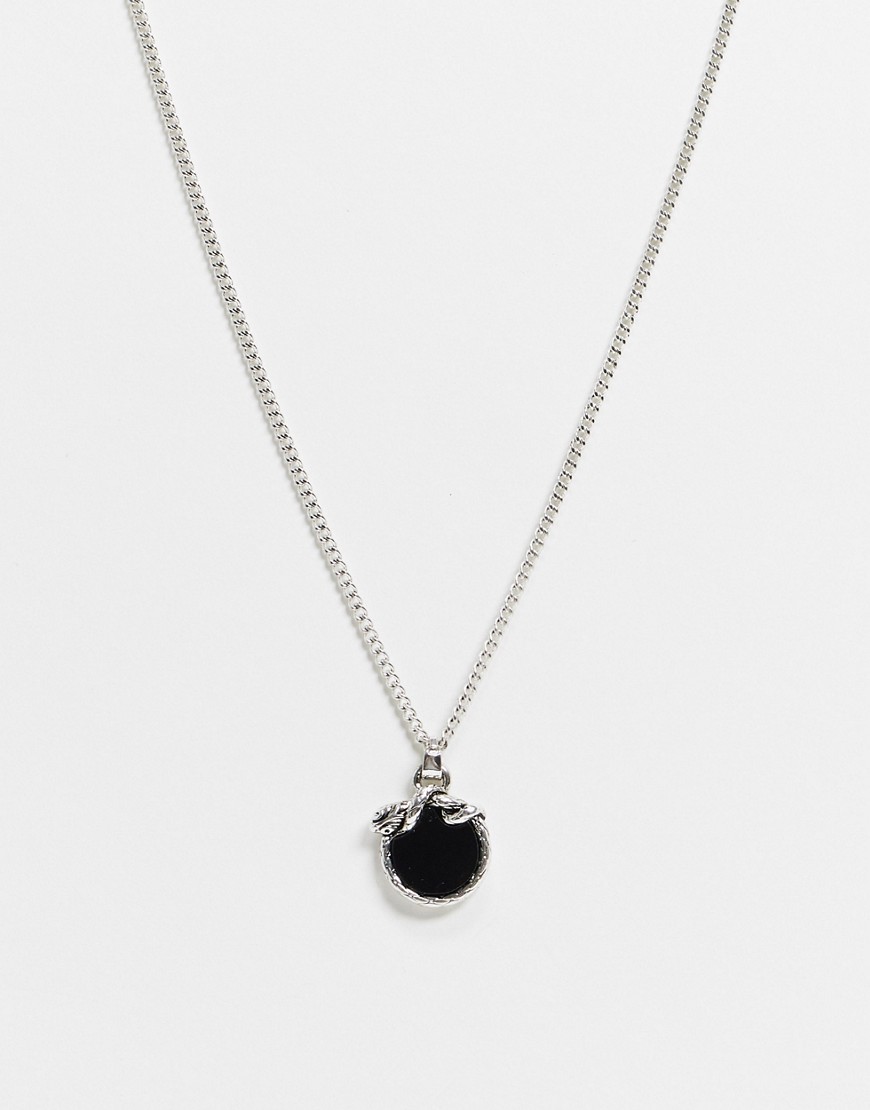 WFTW – Silverfärgat halsband med runt, svart hängsmycke med orm