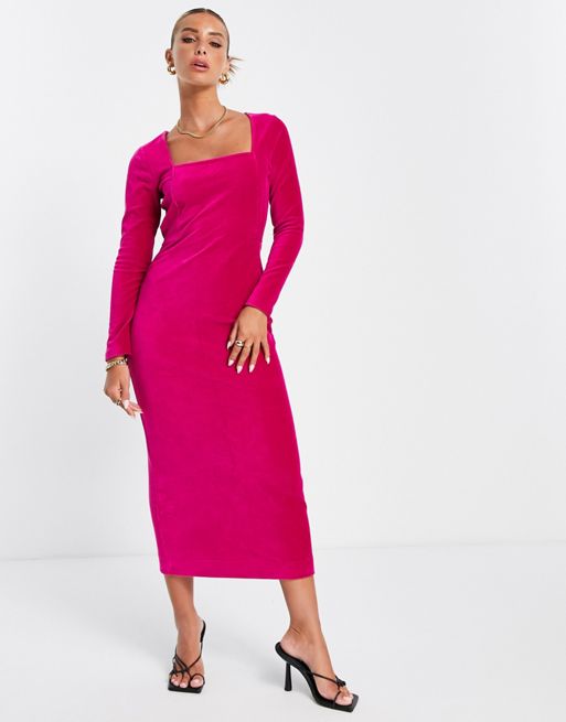 Whistles – Dopasowana sukienka midi z różowego aksamitu | ASOS