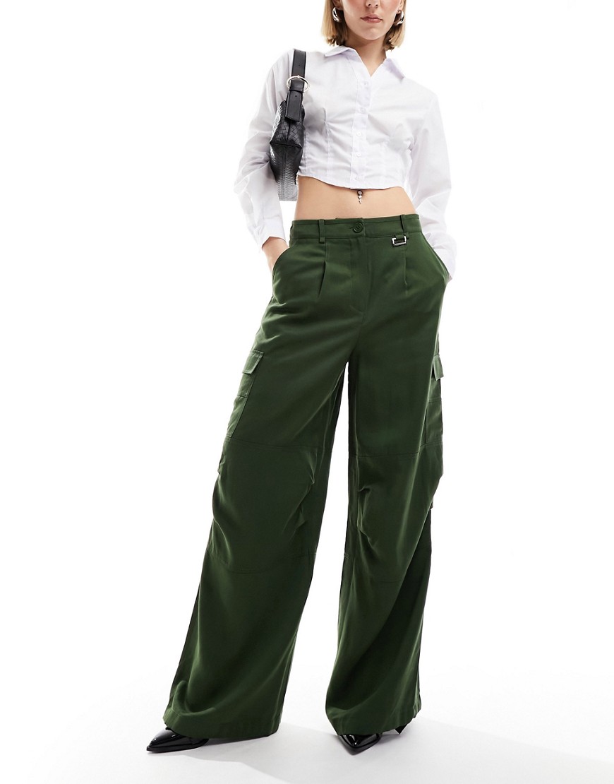 Whistles Grace luxe cargo trousers in khaki-Green