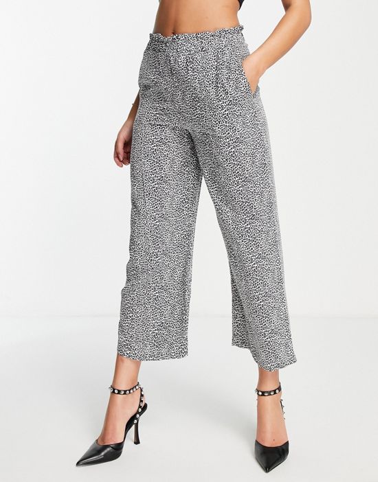 https://images.asos-media.com/products/whistles-high-waist-straight-leg-pants-in-leopard-print/201814666-1-black?$n_550w$&wid=550&fit=constrain