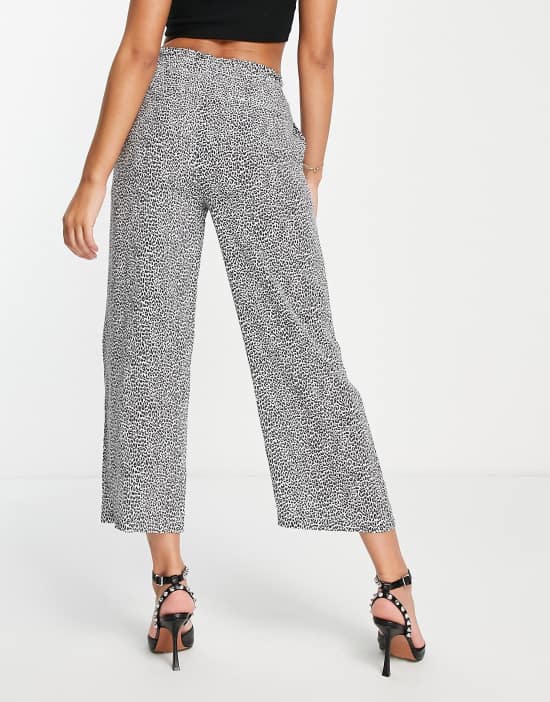 https://images.asos-media.com/products/whistles-high-waist-straight-leg-pants-in-leopard-print/201814666-2?$n_550w$&wid=550&fit=constrain
