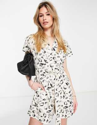 Whistles – Kurzer Jumpsuit in Weiß mit mehrfarbigem Muschelmuster