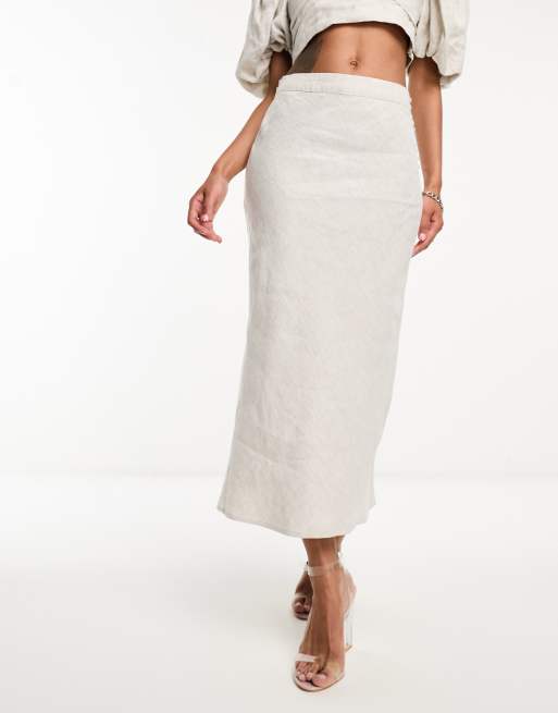 Long skirt with outlet buttons