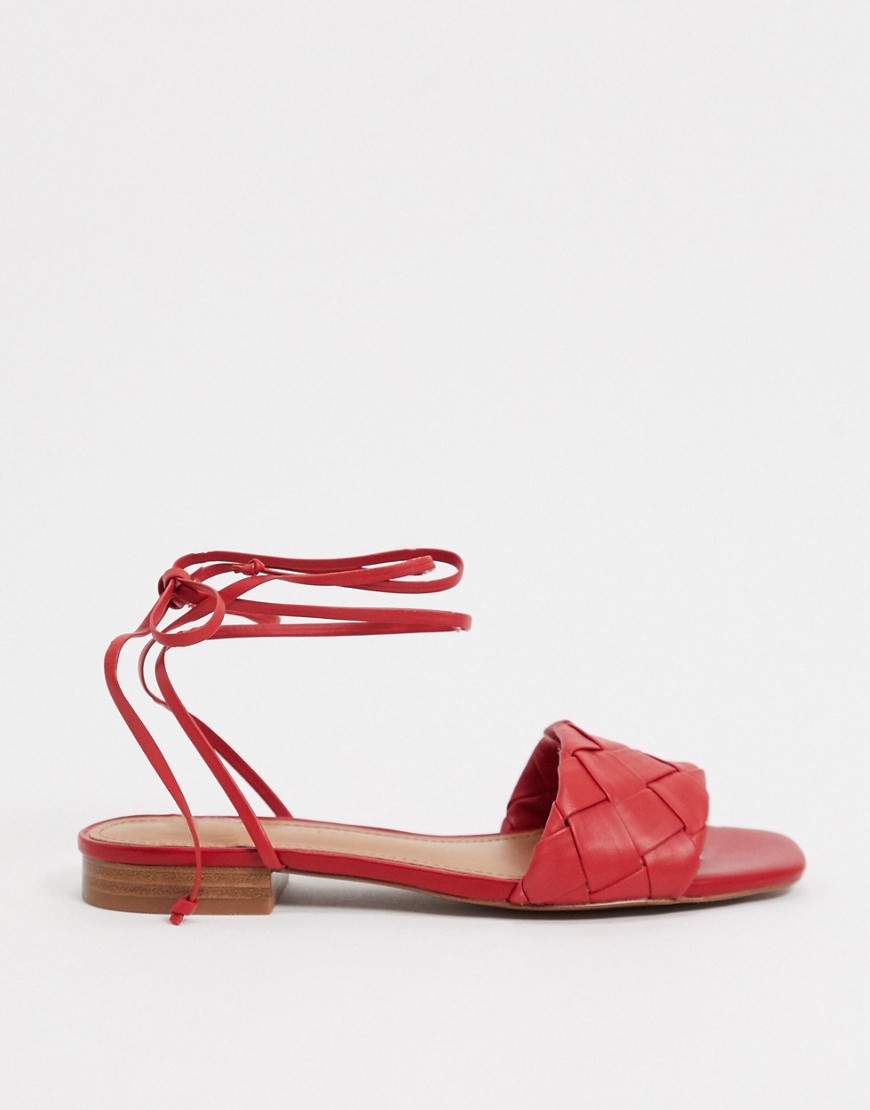 Who What Wear - Marlena - Platte sandalen van leer met geweven strikbandjes in rood
