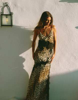 Honeycomb - Robe de plage longue avec détail en dentelle - Imprimé caurs léopard-multicolore M